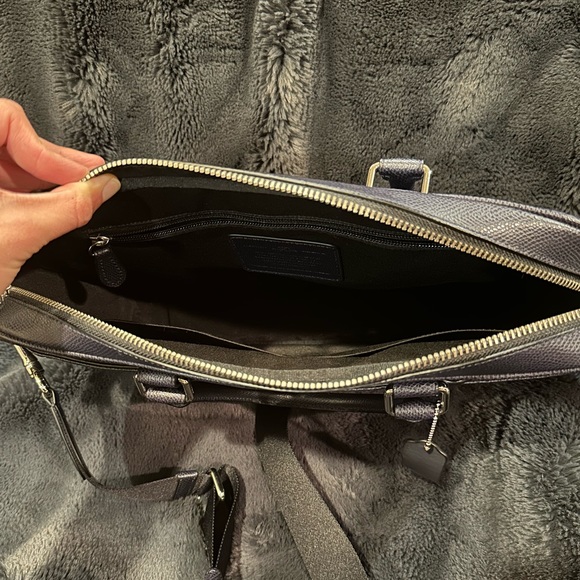 Coach, men’s business bag, with crossbody strap. - Picture 3 of 3
